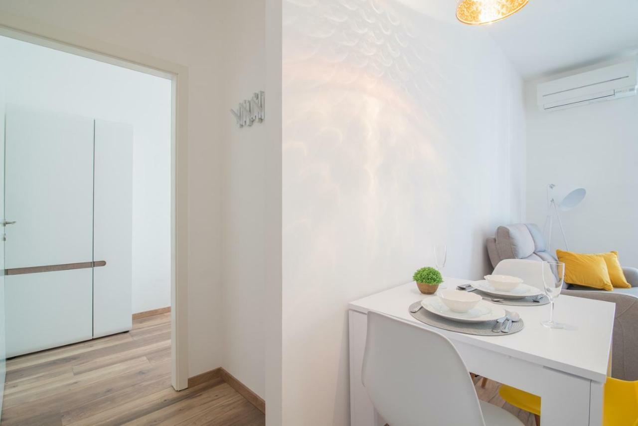 Leona Deluxe Apartments Pula Exterior photo